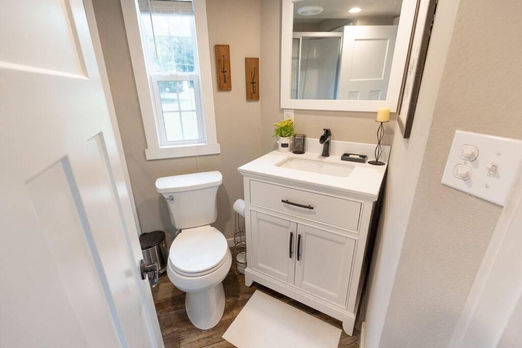 Pet Friendly Tiny House Rental With New Access To Guadalupe River Nbtx New Braunfels Exterior photo
