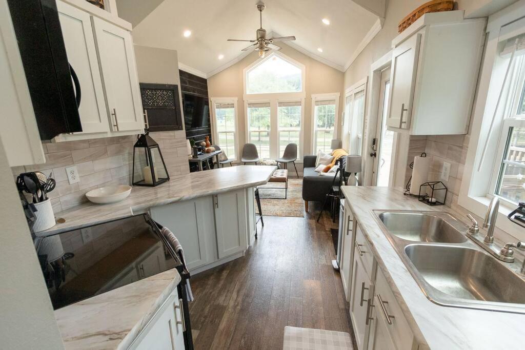 Pet Friendly Tiny House Rental With New Access To Guadalupe River Nbtx New Braunfels Exterior photo