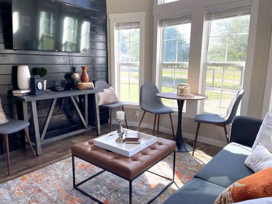 Pet Friendly Tiny House Rental With New Access To Guadalupe River Nbtx New Braunfels Exterior photo